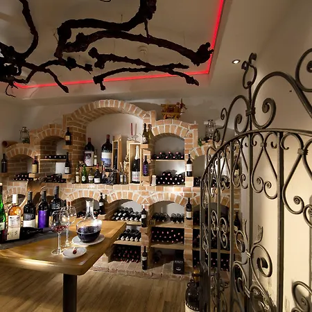 Wiesenegg Hotel 3*